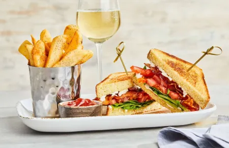 Courtyard Suffolk Chesapeake Отели рядом с достопримечательностью «Riddick's Folly House Museum»