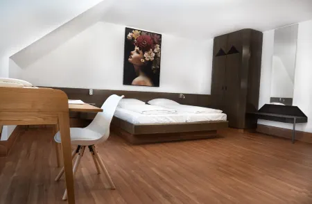 Stadthotel Heilbronn Отели в г. Неккарзульм