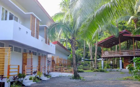 Kahanamoku Bed & Breakfast Отели рядом с достопримечательностью «Дингалан Кейв»