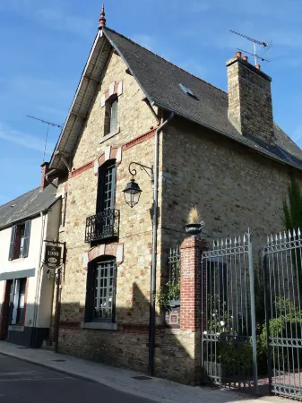 Gite Pavillon le 1900 Отели в г. Сен-Брис-ан-Коглес