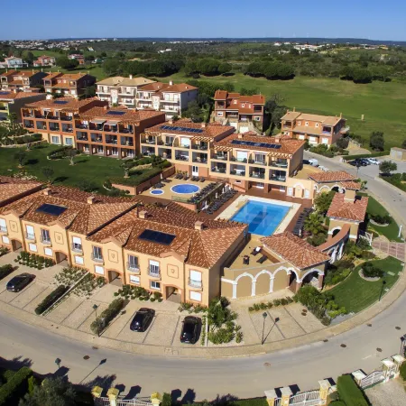 Boavista Golf & Spa - Bela Colina Holidays Отели рядом с достопримечательностью «Пляж Луш»
