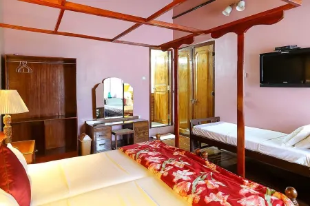 Chiramel Residency Отели рядом со станцией Metro  Aluva Railway Station