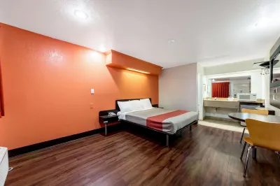 Motel 6 San Antonio, TX - Splashtown Hotels in San Antonio