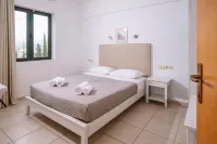 Dionysos Apartments & Studios