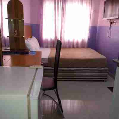 Link Majestic B2 Suites and Hotel Rooms