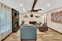 New Cozy Retreat Located 15 Minutes to Waco