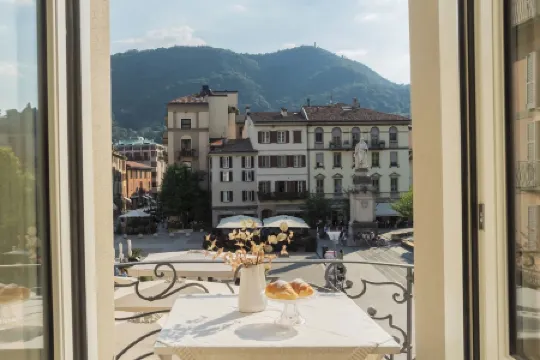 Linda Apartments by Rent All Como