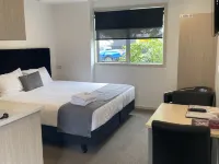 Mcm Motel Christchurch Hotels near Edgeware