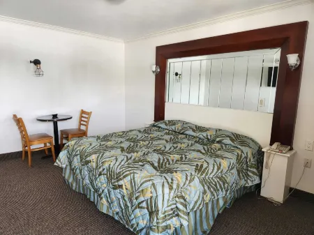 West View Motel Отели рядом с достопримечательностью «SoJo Spa Club»