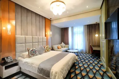 The Rumi Hotel & Residences Hotel in zona Stele with the Emblem of Tajikistan