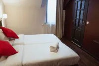 لو سينتيناري بروسيلز إكسبو Hotels near أتوميوم