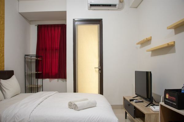 Fancy and Nice Studio Room at Transpark Cibubur Apartment