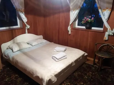 Valensija - Cute Cottage in Big Yard Отели рядом с достопримечательностью «Сосны Райниса»