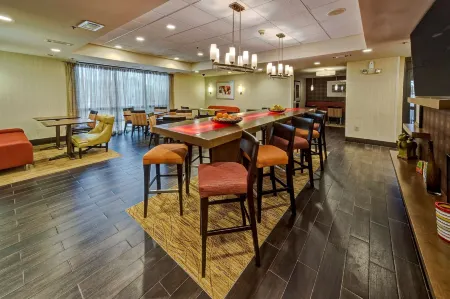 Hampton Inn Houston-Baytown Отели в г. Бейтаун