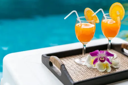 The Thames Pool Access Resort & Villa Отели рядом с достопримечательностью «Aussie Divers Phuket»