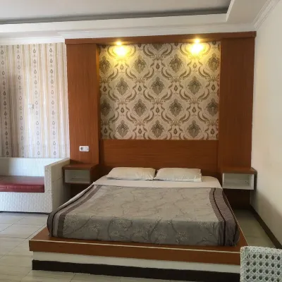 Hotel Pantai Mutiara Hotels near Pantai Cibangban, Pelabuhan Ratu