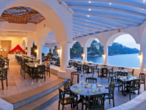 Tesoro Manzanillo All Inclusive โรงแรมในมานซานีโย