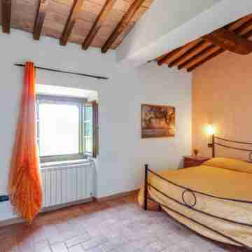 Lavish Holiday Home in Volterra with Pool Rooms