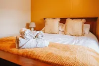 Luxury Farmhouse Sleeps 8 Hottub Brecon Beacons Hotels in Brecon