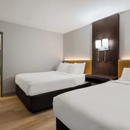 The Marco Hotel Lake Charles Отели рядом с достопримечательностью «Север Бич»