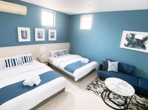 Bar & Hotel Colors Miyajima Hotels in Hatsukaichi