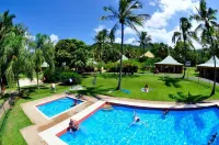Nomads Airlie Beach - Beach