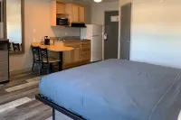 Suburban Studios Near Panama City Beach Các khách sạn ở Upper Grand Lagoon