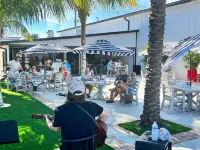 Cozy River Retreat on Island, 3 Minutes to the Beach, Family Sized 3 Bed House