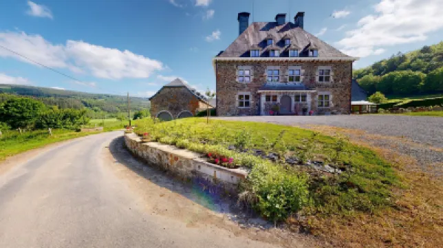 Les Chambres de la Vaulx-Renard Hotels in 