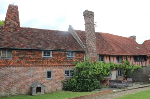 Delightful 4Bd Home Full of Flair Edenbridge Kent