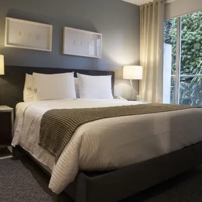 Pennsylvania Suites Hotels near Blue Stadium