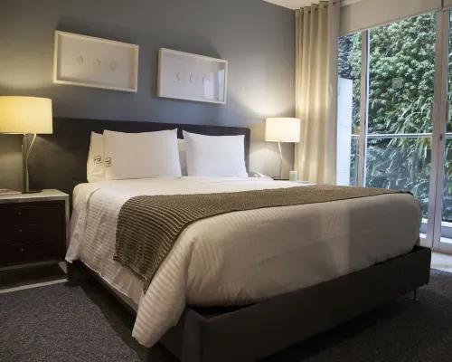 Pennsylvania Suites Hotels near Blue Stadium