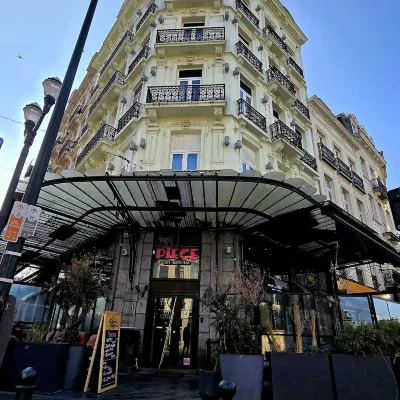 Hôtel la Pièce โรงแรมใกล้เพลสแซงต์เกรี