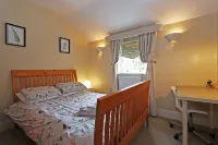 Compton House Snug Hotels near Balderton Lake