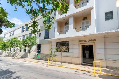 VOA Hotel União Отели в г. Кашамбу