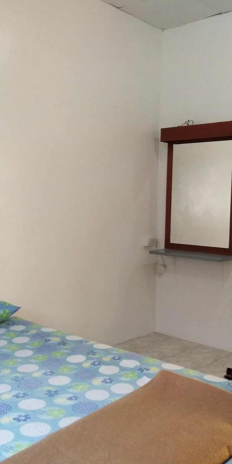 ห้องมาตรฐานเตียงใหญ่พร้อมพัดลม