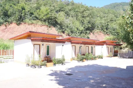 Ing Phu Resort Отели рядом с достопримечательностью «Wat Neramit Wipatsana»