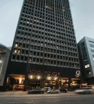 Metropolitan at the 9, Autograph Collection