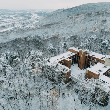 Forest Hotel Отели рядом с достопримечательностью «Костюшко Маунд»