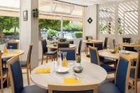 Hotel Club Le Capet Các khách sạn gần Parachute Ascensionnel Sainte Maxime