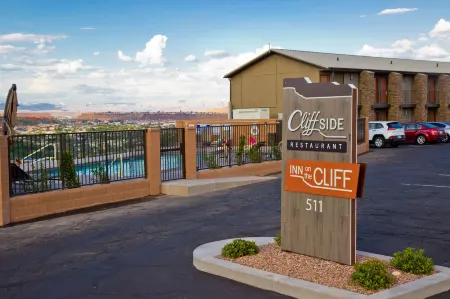 Inn on the Cliff Отели рядом с достопримечательностью «Ред Хилс Десерт Гарден»