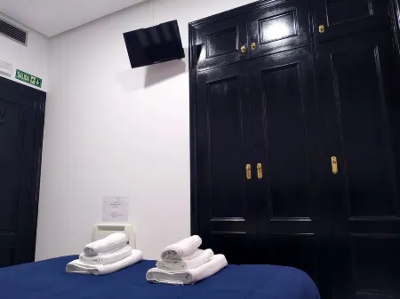 Flats Friends Plaza de la Reina Отели рядом с достопримечательностью «Font de la Plaça de l'Ajuntament»