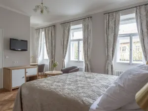Hotel At the Golden Scissors