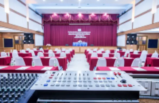 โรงแรม จันทรา รีสอร์ท