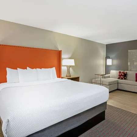 La Quinta Inn & Suites by Wyndham Seattle Federal Way