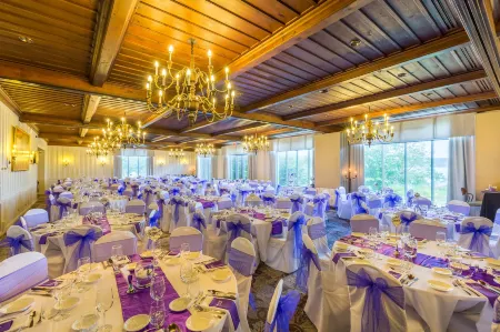 Hôtel le Manoir Baie-Comeau Отели в г. Бэ-Комо