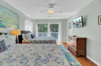 36 Lagoon Villa by AvantStay Fishing Dock Views Отели рядом с достопримечательностью «Айл оф Палмс Бич»