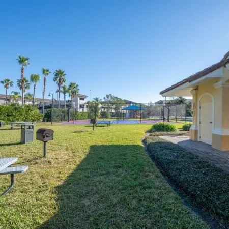 Lake View Nirvana 3 Bedroom Condo by Redawning