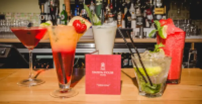 萊特肯尼登站樓酒店