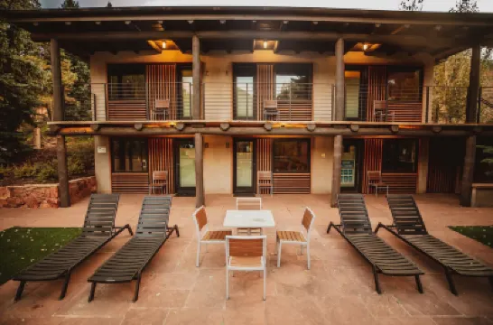 Little Beaver Inn Hotels near Pikes Peak - America's Mountain